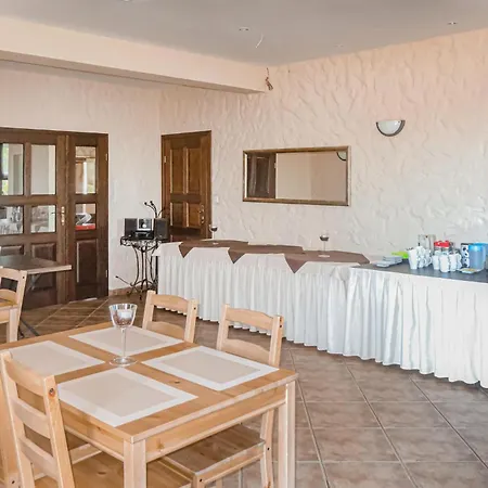 12 Bedroom Stunning Home In Debina